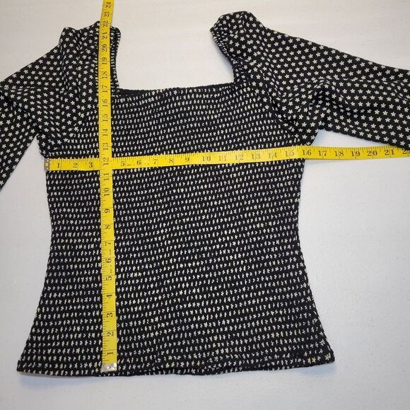 Truth Shirring Spocked Elegant Black and White Daisy Floral Boho Women's Top - Picture 8 of 9